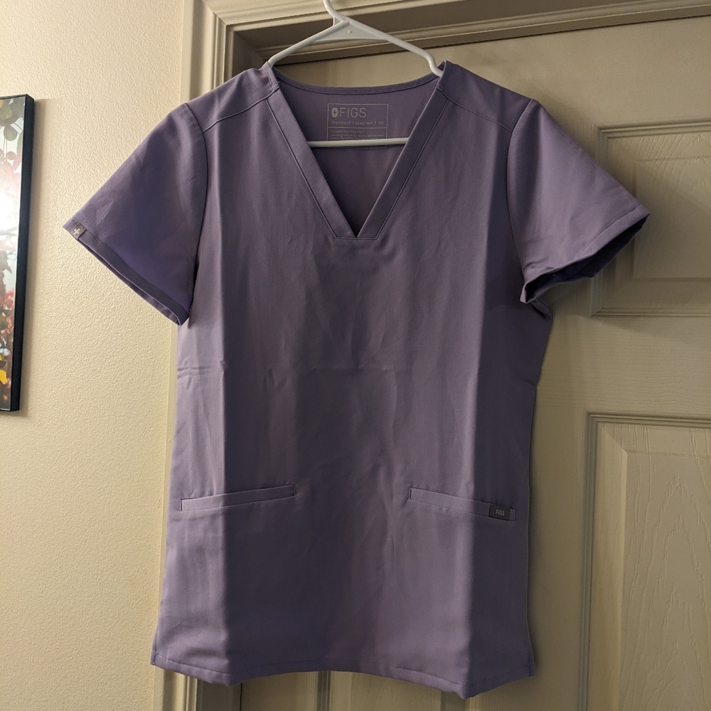 FIGS Lavender dew XS scrub top brand new